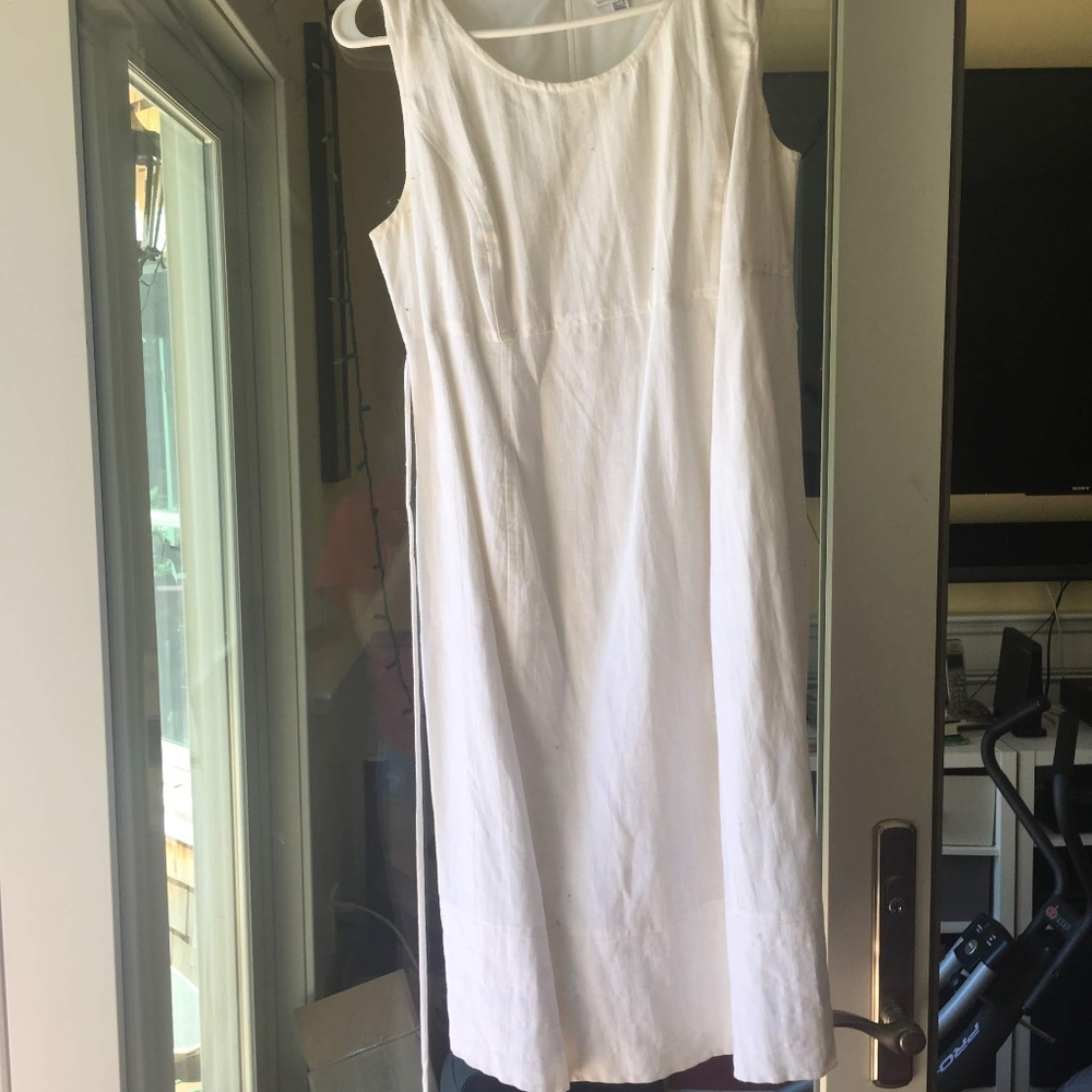 A Pea In the Pod White Linen Maternity Dress
